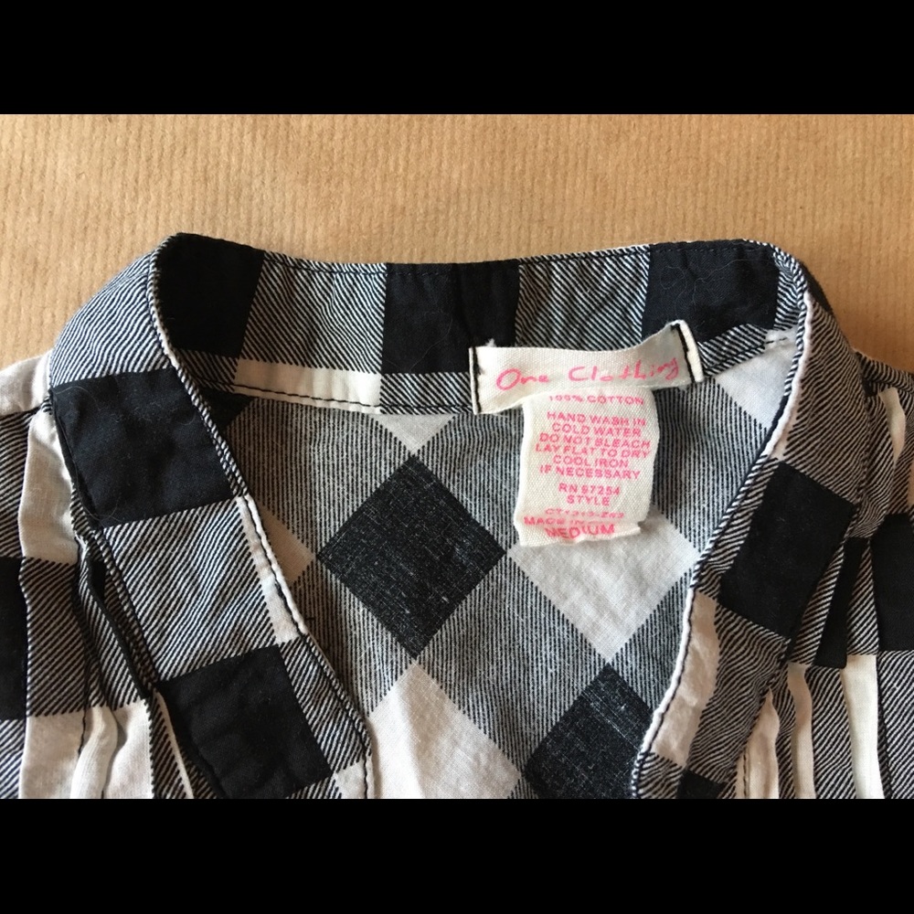 Black and White Plaid Tunic Short Sleeve Top - Picture 3 of 5